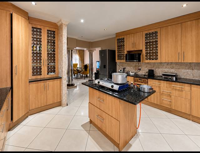 4 BEDROOM HOUSE FOR SALE IN VANDERBIJLPARK SE 7
